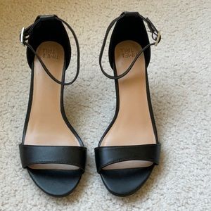 Open toe heel sandals